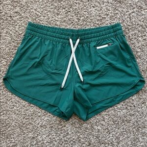 NWOT VUORI Women’s Clementine 4" Short 2.0 Viridian Green Size XL